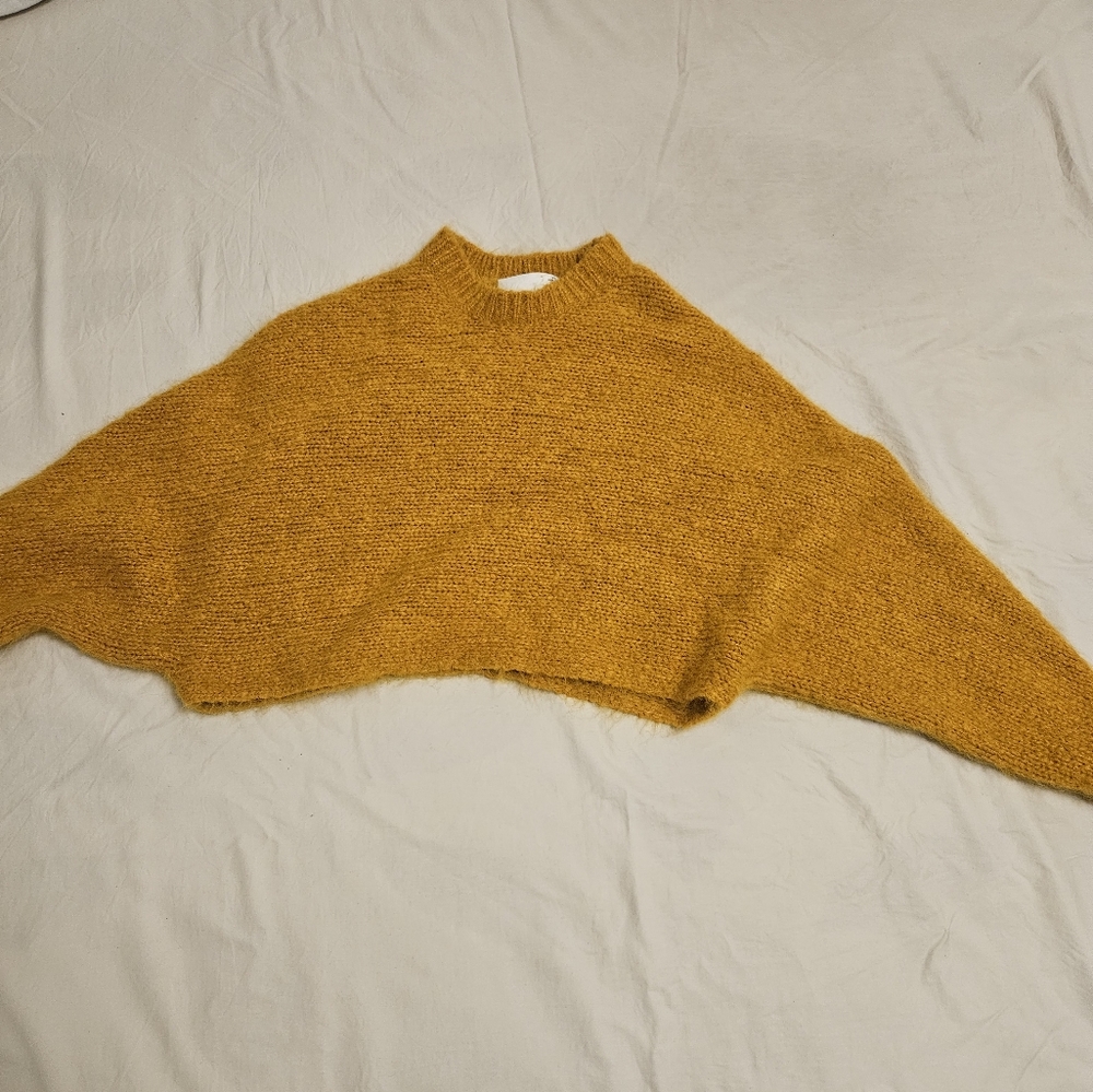 Cropped Sweater - Picture 2 of 4